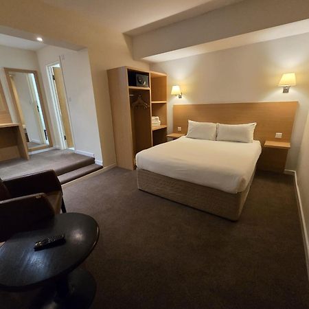 The Luton Hotel Екстериор снимка
