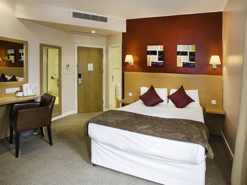 The Luton Hotel Екстериор снимка