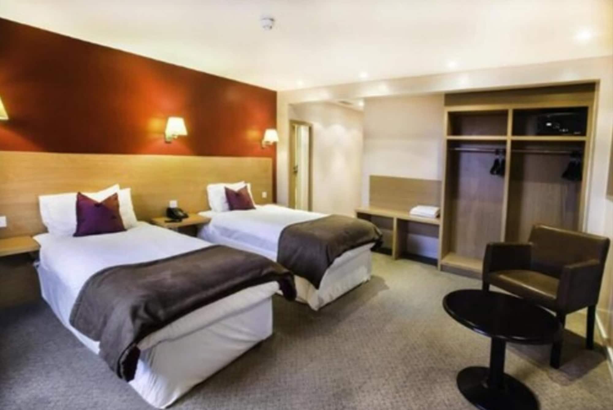 The Luton Hotel Екстериор снимка