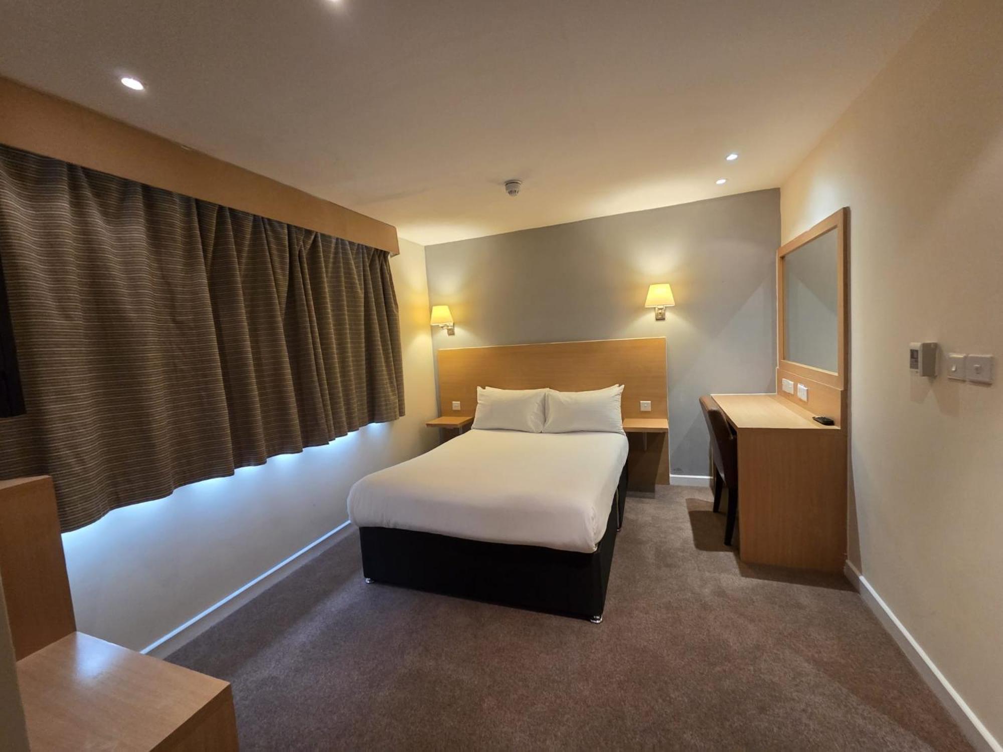 The Luton Hotel Екстериор снимка