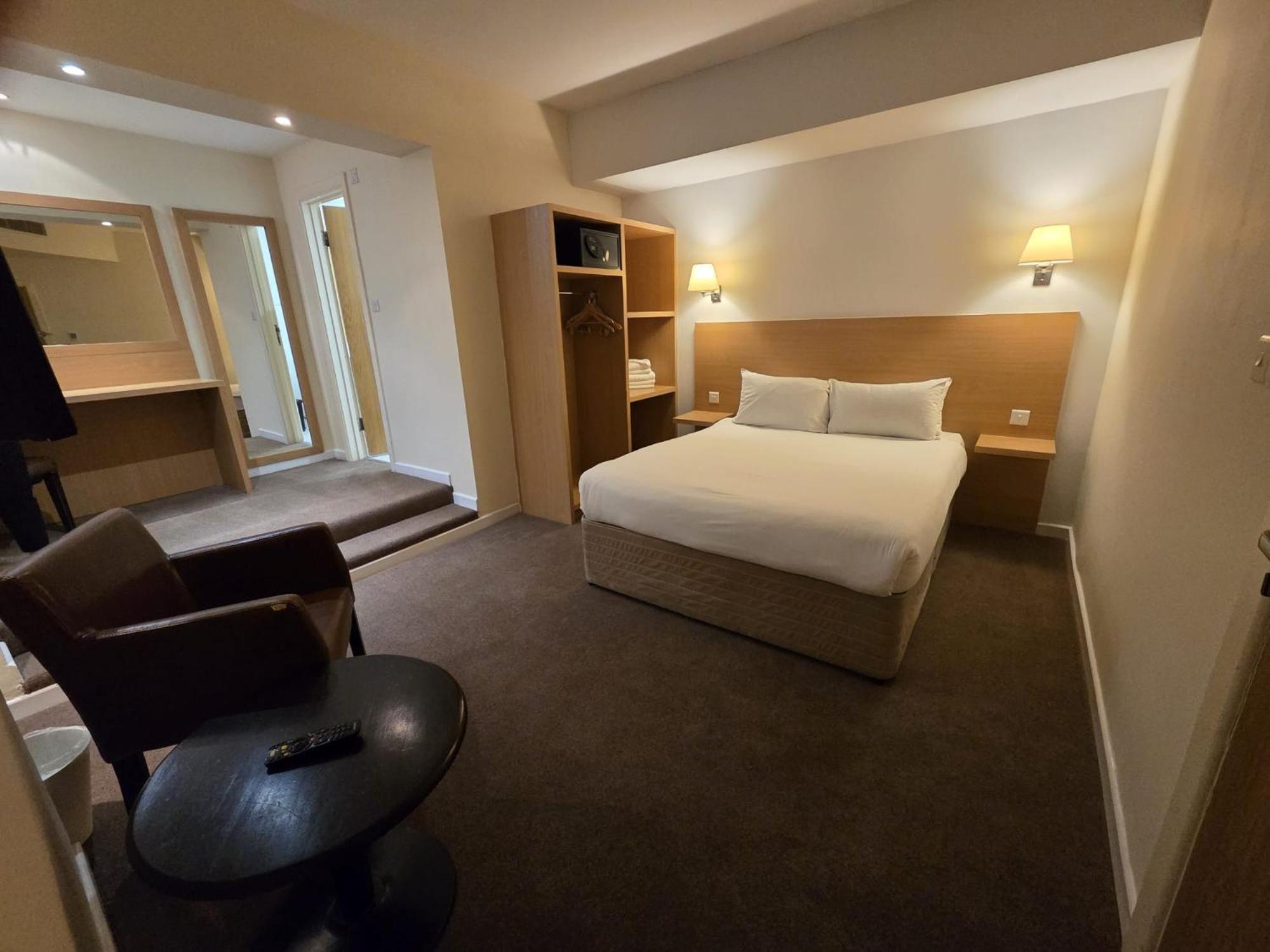 The Luton Hotel Екстериор снимка