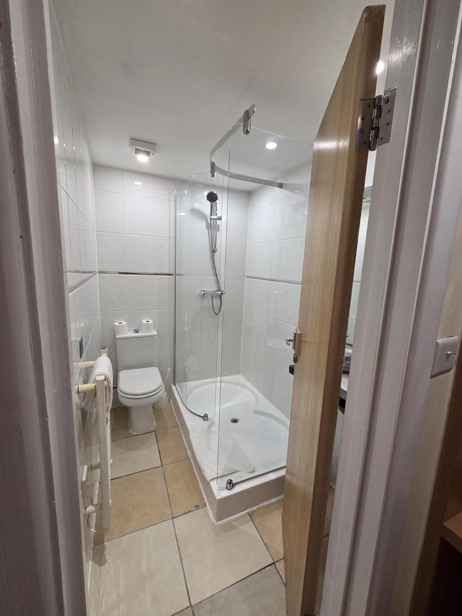 The Luton Hotel Екстериор снимка