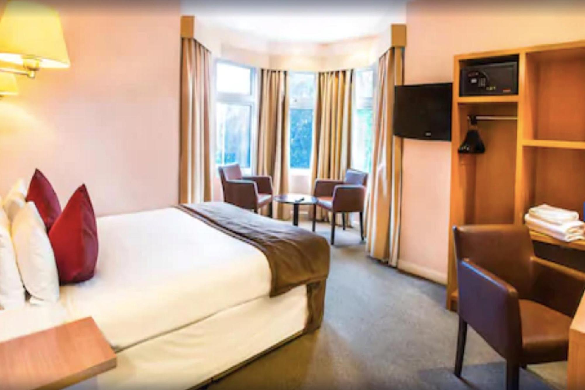 The Luton Hotel Екстериор снимка